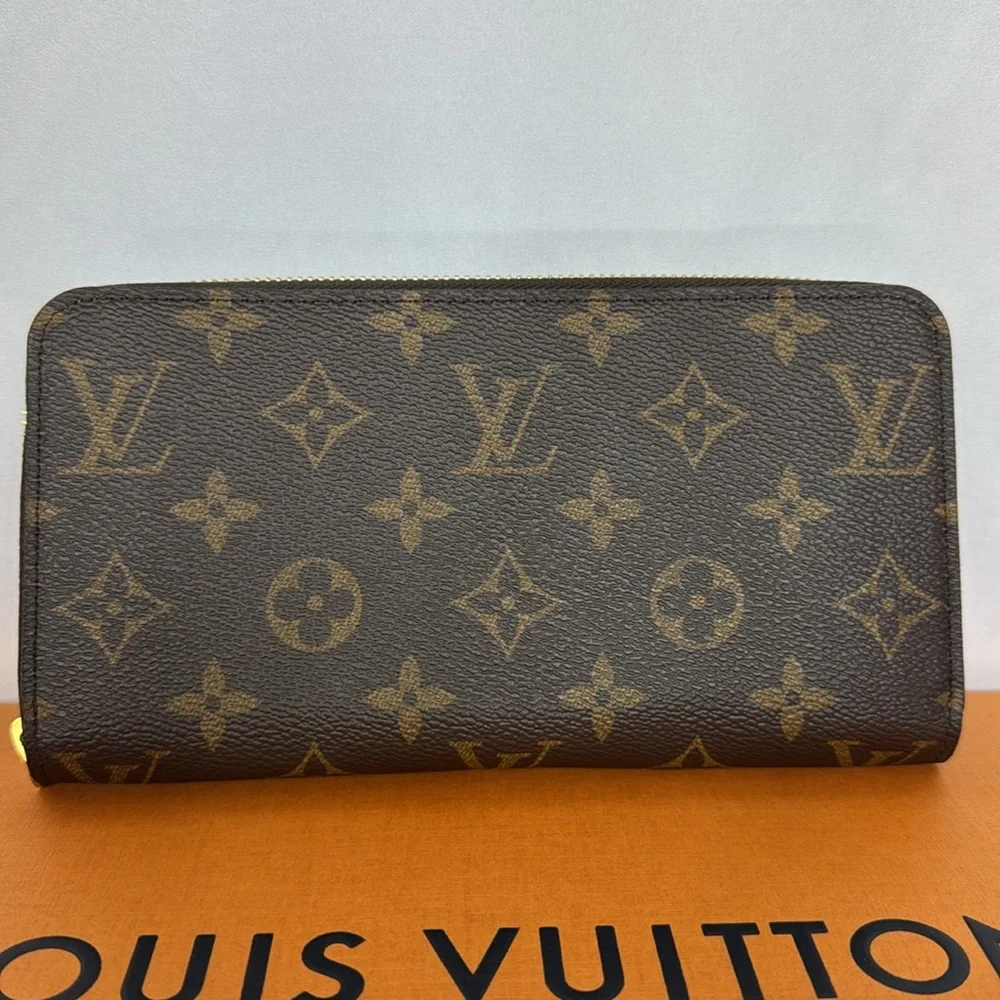 Louis Vuitton‎ Monogram Zippy Round Wallet Brown